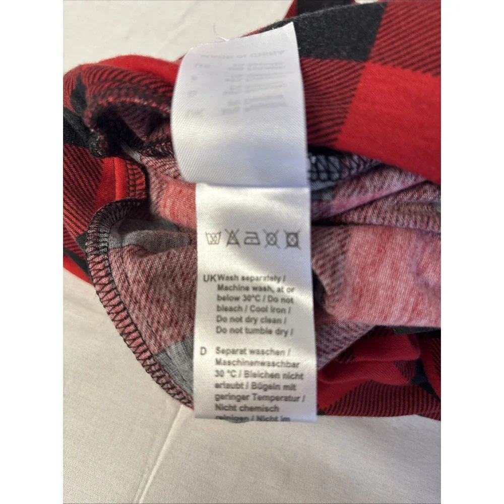 DJT Skirt With Attached Shorts Skort Women’s Size XL Red Black Plaid Pull On